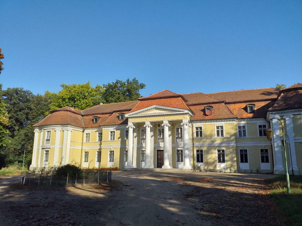 W pałacach południowej Wielkopolski – Kobylin, Dłoń, Gębice, Smolice