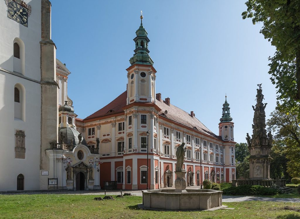 Śladami Piastów śląskich, w księstwie Bolka II Ziębickiego – klasztor cysterski w Henrykowie